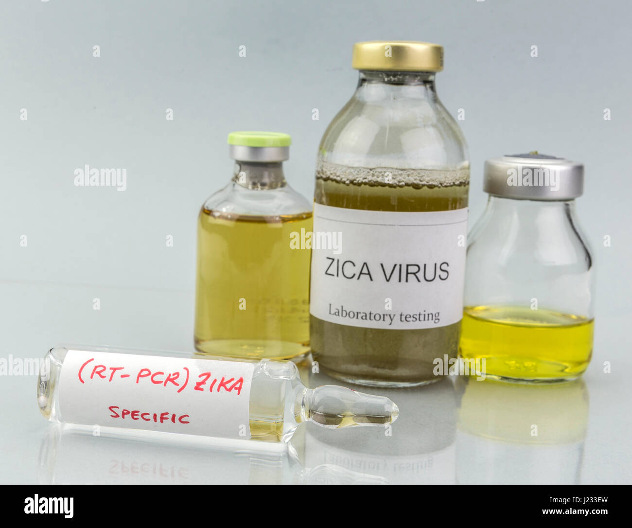 Tests für Forschung der ZIKA-Test auf weißem Hintergrund Stockfoto