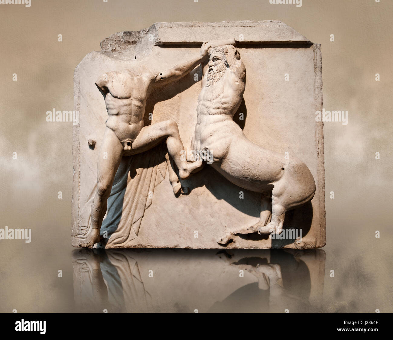Skulptur von Lapiths und Zentauren kämpfen aus der Metope des Parthenon auf der Akropolis in Athen. Auch bekannt als die Elgin Marbles. Britische Muse Stockfoto