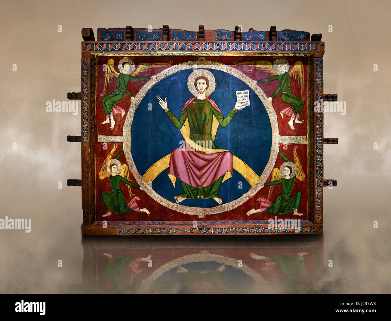 Romanischer altar -Fotos und -Bildmaterial in hoher Auflösung – Alamy