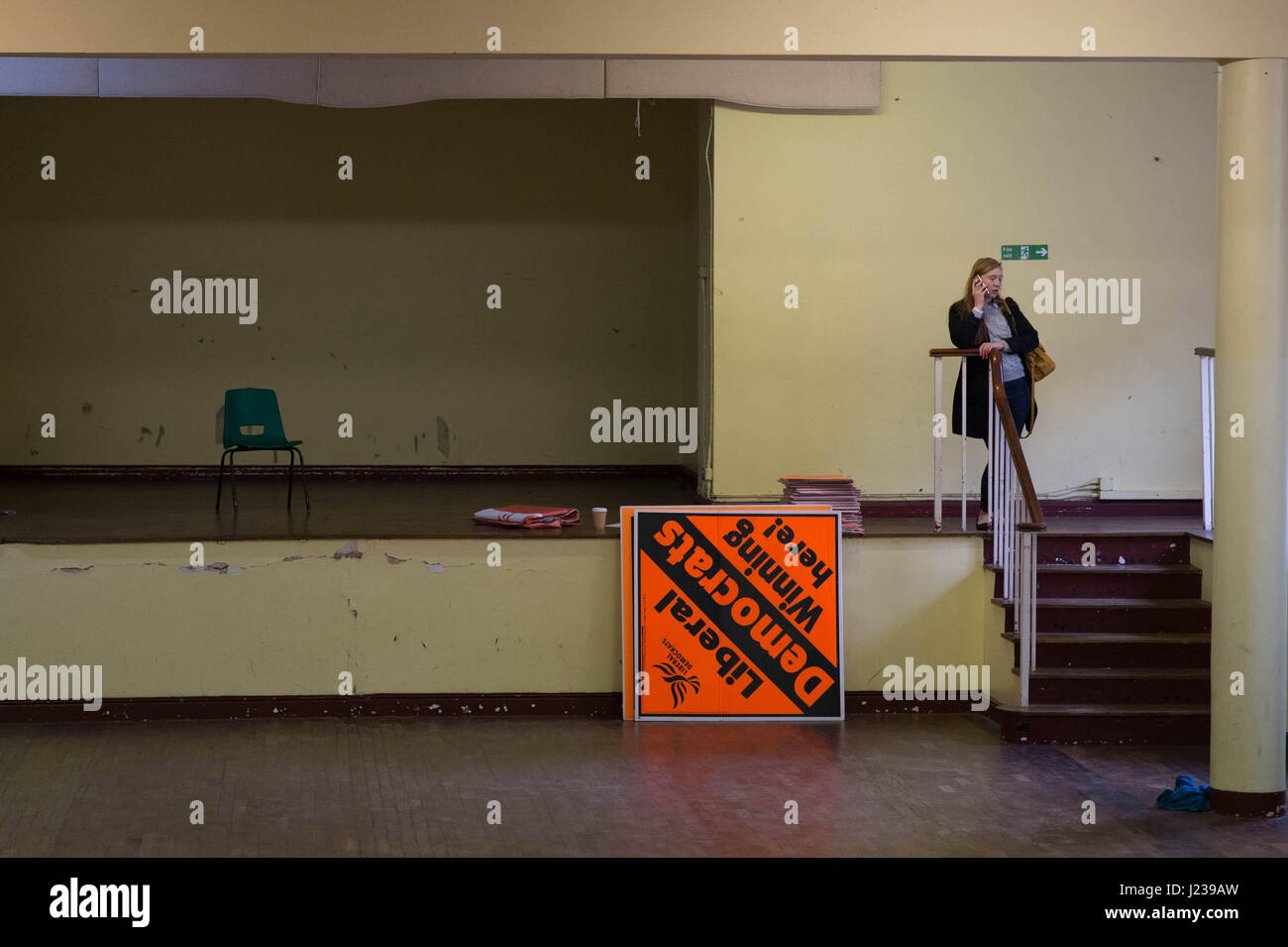 Party Arbeitnehmer klar eine Halle nach liberalen Führer Tim Farron Adresse Anhängern zu einer Kampagne Veranstaltung in Vauxhall, London. Stockfoto