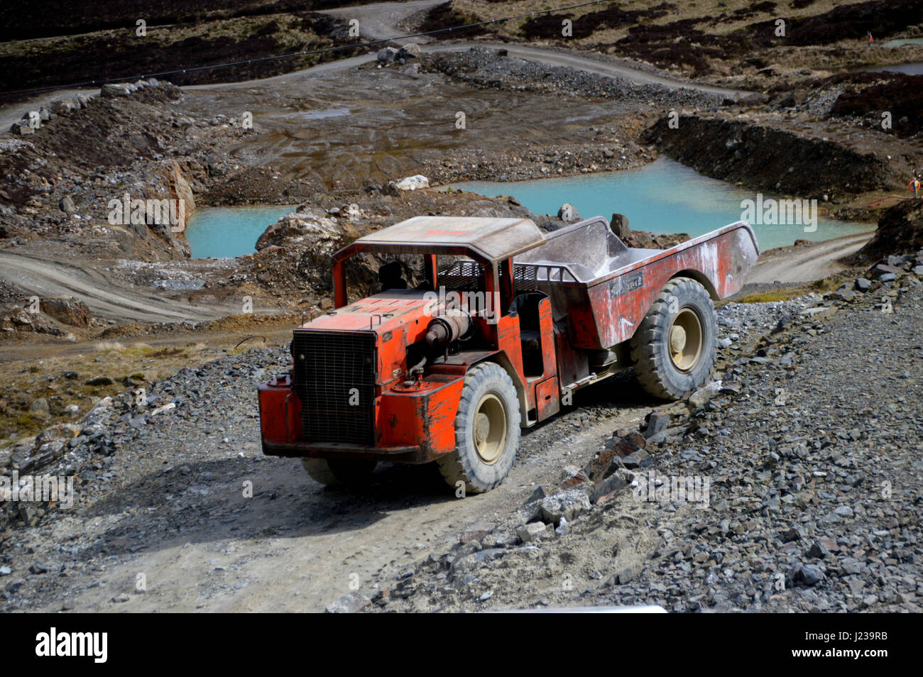 Dumper Muldenkipper während Mining Operations bei Foss Barytes Mine in der Nähe von Aberfeldy, unterhalb der schottischen Berge Corbett Meall Tairneachan verwenden, Stockfoto