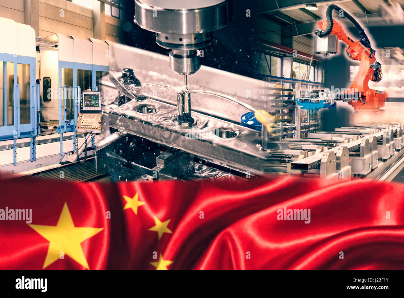 Industrieproduktion und chinesische Flagge Stockfoto