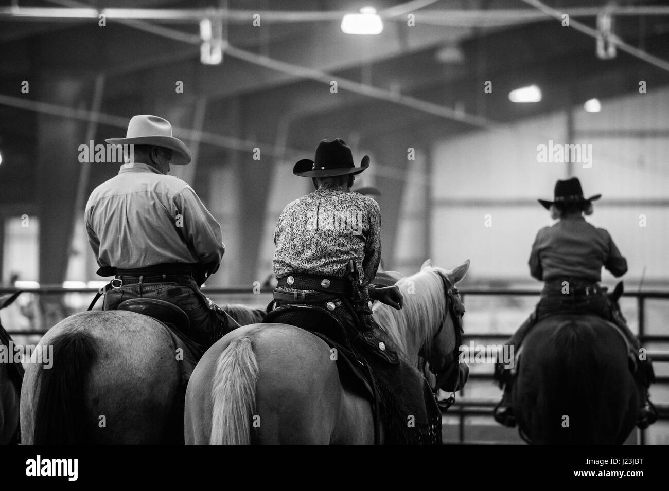 Salado, Texas, USA. Cowboy beritten schießenden Ereignis Texas. Fahrer vor dem Wettkampf. Stockfoto