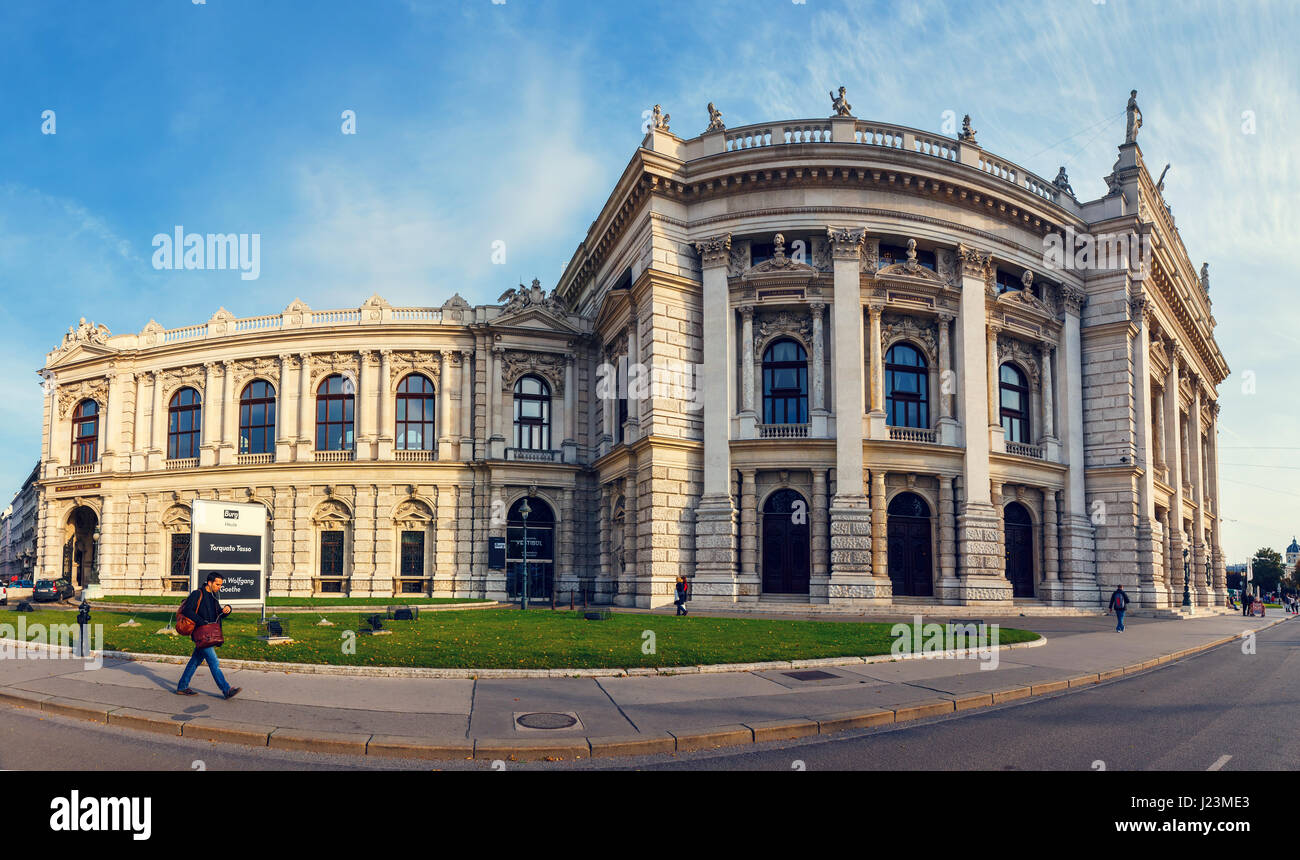 Wien, Österreich - 14. Oktober 2016: - Ansicht der Wiener Staatsoper, Staatsoper - in Wien am Nachmittag, Österreich Stockfoto