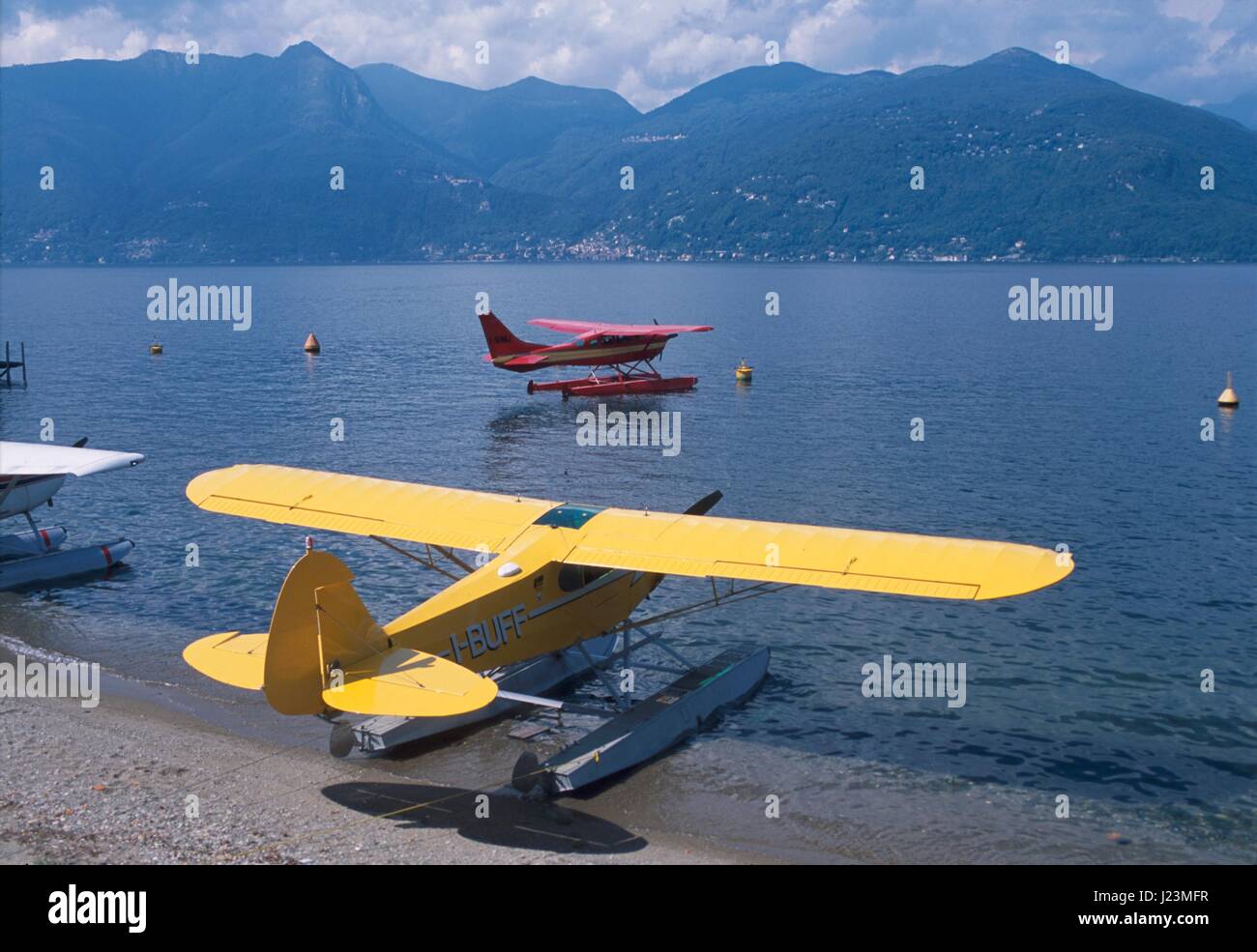 Italien, Wasserflugzeuge vertäut im Lago Maggiore in der Nähe von Luino Stadt Stockfoto