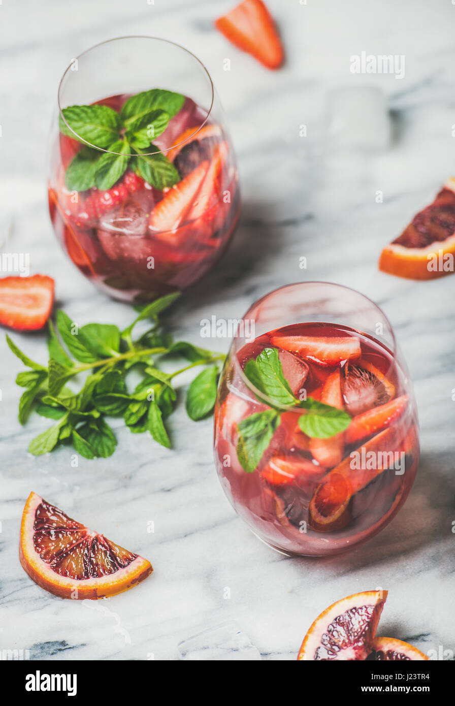 Fruchtcocktail Stockfotos und -bilder Kaufen - Alamy