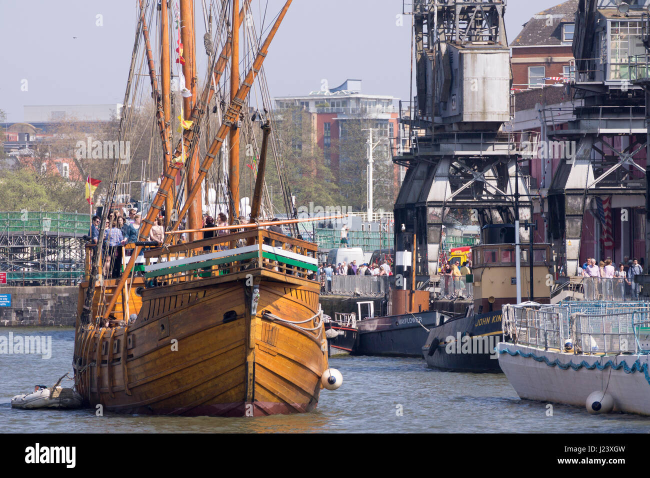 Um das Bristol Hafen England UK Segeln Schiff Matthew Stockfoto