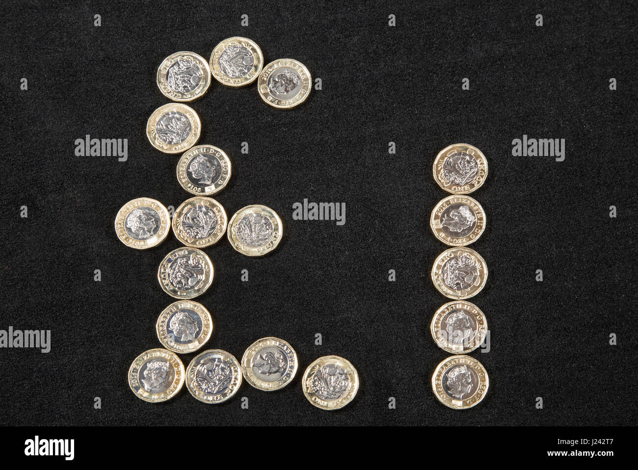 Neue Pfund-Münzen in der Form ähnlich wie ein Nummernzeichen angelegt Stockfoto