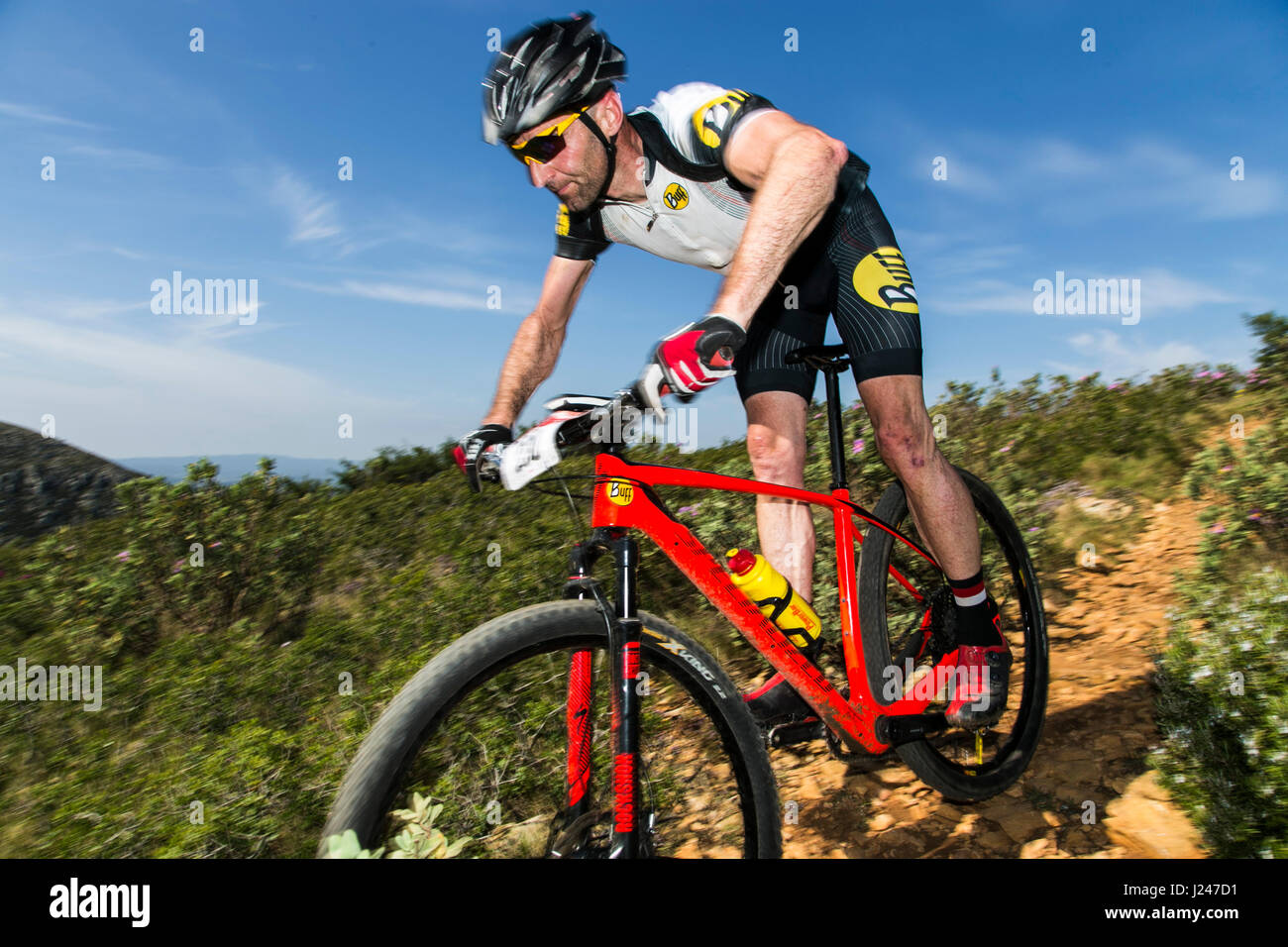 Fahrer in TwoNav Empordà BTT Extrem Mountainbike-Rennen Stockfoto