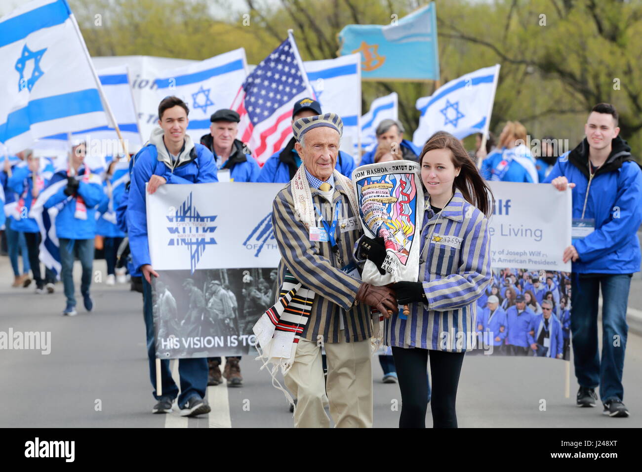 Auschwitz-Birkenau, Polen. 24. April 2017. Die internationalen Marsch der lebenden 2017, Holocaust-Gedenktag, Auschwitz Birkenau, Polen Kredit: Rageziv/Alamy Live-Nachrichten Stockfoto