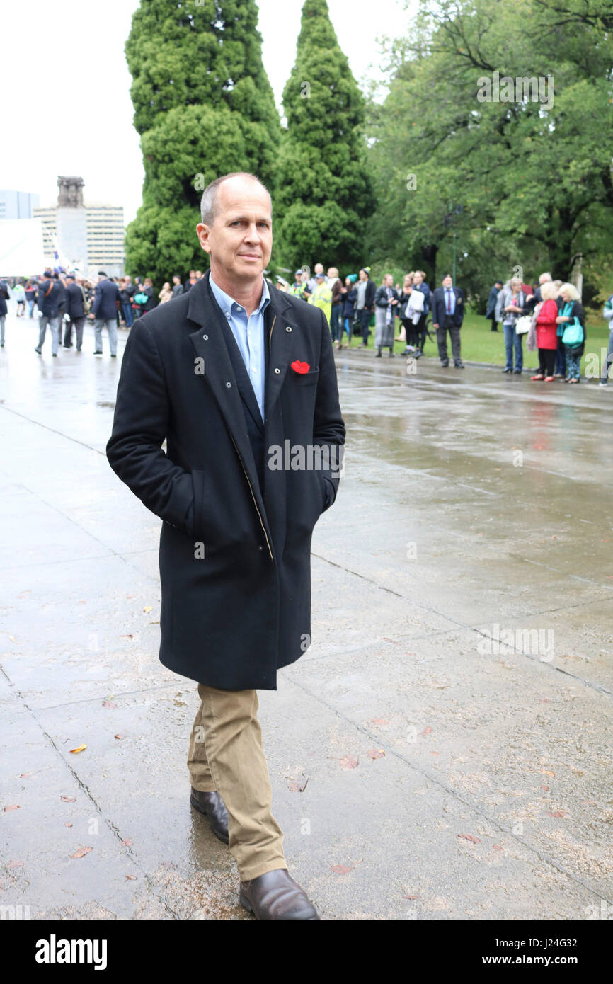 Australischer Journalist Peter Greste und Presse Freiheit Kämpferin hat, war gefangen gehalten für 400 Tage in Ägypten und die Unruhen in Ägypten dabei, wie ein Korrespondent von Al Jazeera den Anzac-Friedenspreis Kredit ausgezeichnet wurde: Amer Ghazzal/Alamy Live-Nachrichten Stockfoto