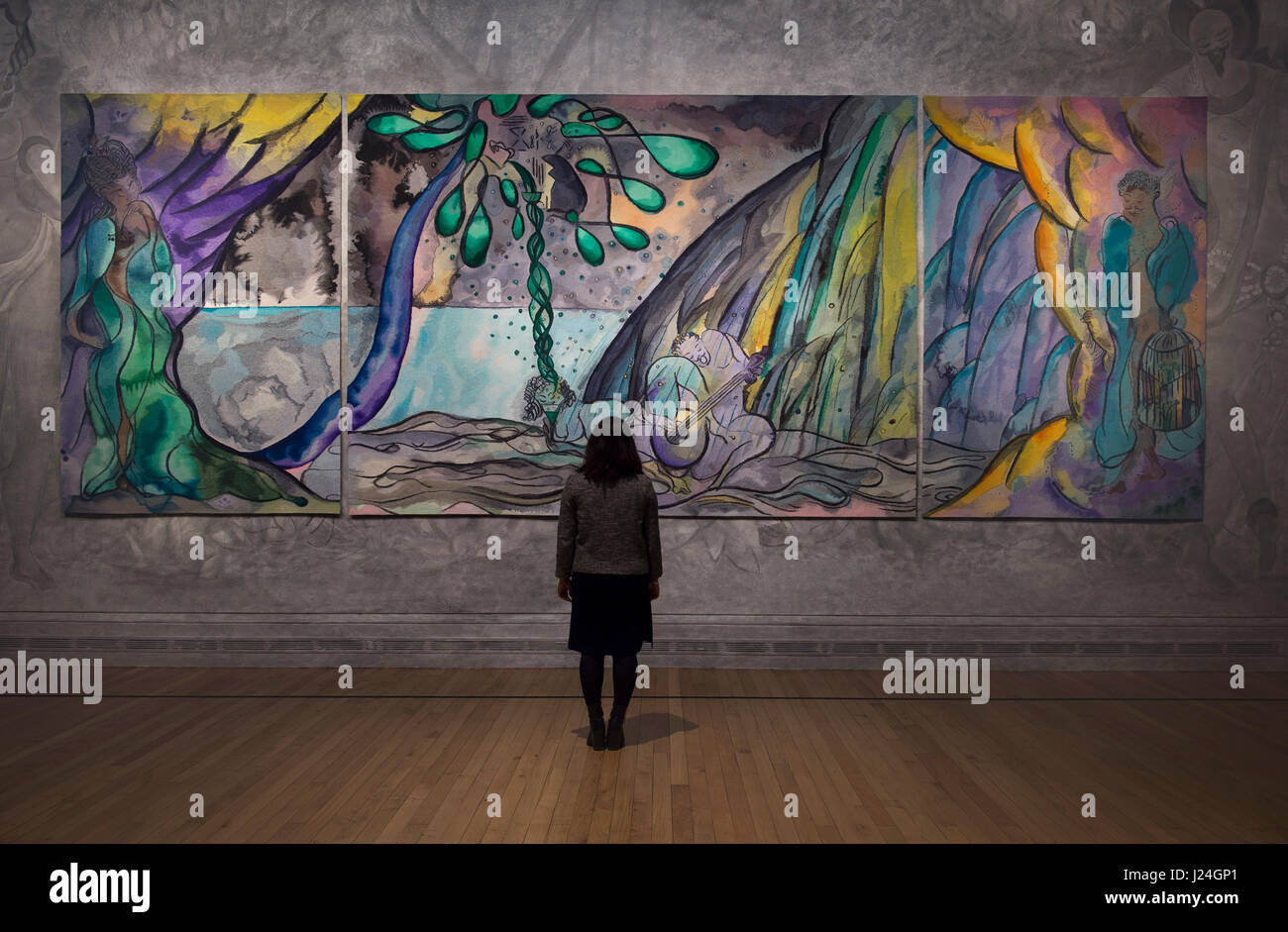 National Gallery, London, UK. 25. April 2017. Turner-Preisträger Chris Ofili CBE enthüllt eine neue Teppich, handgewebt von Dovecot Wandteppich Studio. Im Auftrag der Clothworkers Unternehmen, hat mit dem international renommierten Dovecot Wandteppich Studio Ofili zusammengearbeitet. Das Bild spiegelt Ofilis laufenden Zinsen in der klassischen Mythologie und die Geschichten, die Magie und die Farbe der Trinidad Landschaft, die er bewohnt. Mit Galerie Mitarbeiter gestellt. Bildnachweis: Malcolm Park/Alamy Live-Nachrichten. Stockfoto