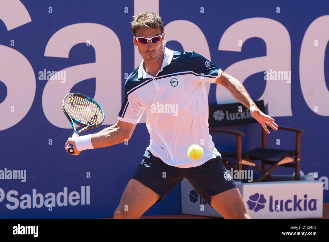 Barcelona, Spanien. 25. April 2017. Spanischer Tennisspieler Tommy Robredo in einer ersten Runde Spiel gegen Yuichi Sugita bei "Barcelona Open Banc Sabadell - Trofeo Conde de Godó". Bildnachweis: David Grau/Alamy Live-Nachrichten. Stockfoto