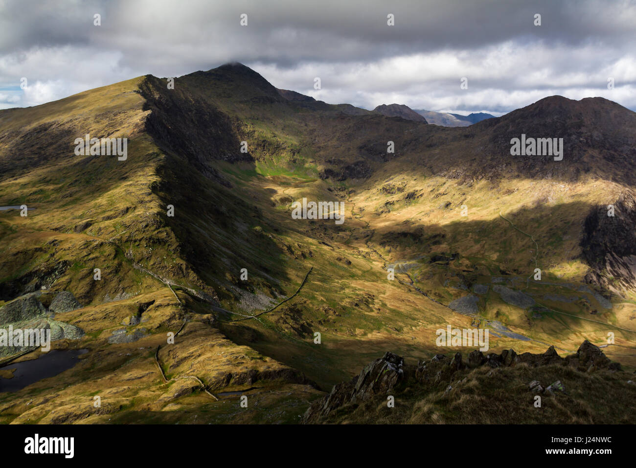 Snowdon und Y Lliwedd von Yr Aran, Snowdonia-Nationalpark, Wales Stockfoto