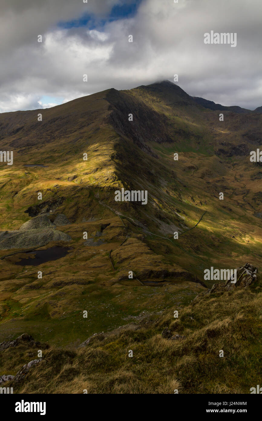 Snowdon und Y Lliwedd von Yr Aran, Snowdonia-Nationalpark, Wales Stockfoto