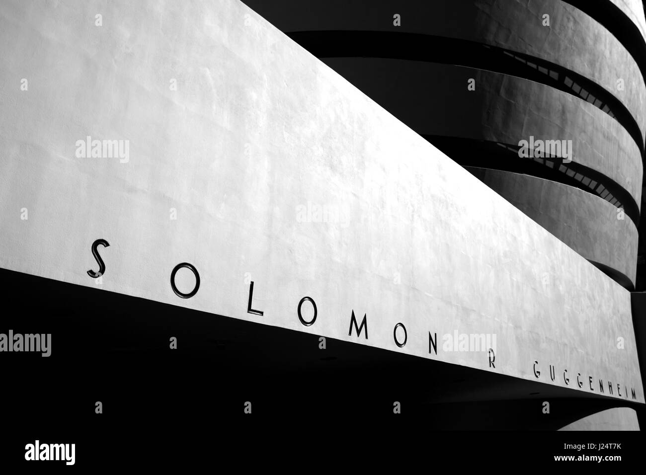 Monochrome Detail des Solomon R. Guggenheim Museum in New York City, USA. Stockfoto
