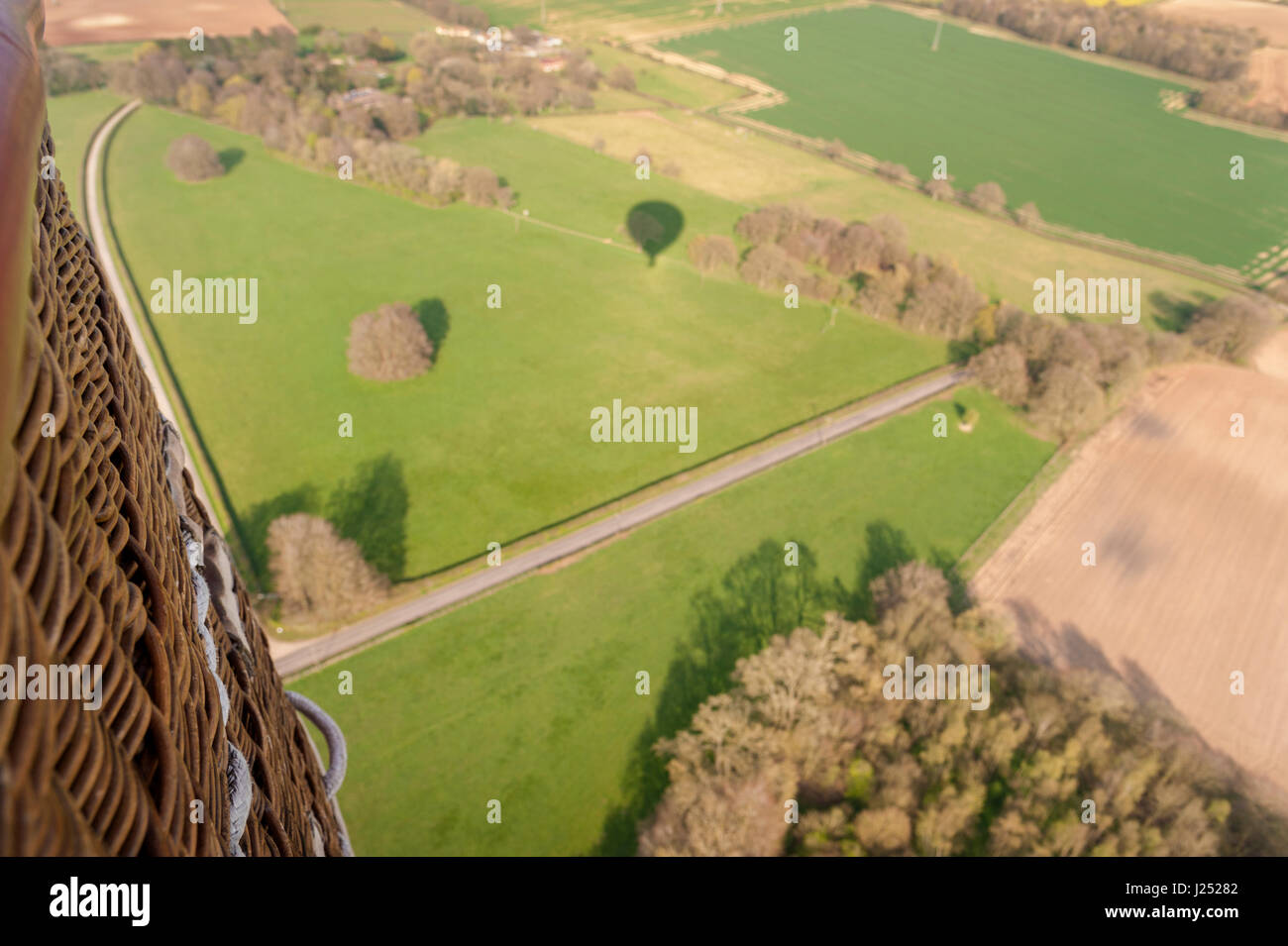 Blick aus der Vogelperspektive vom Heißluftballon über Hampshire UK Stockfoto