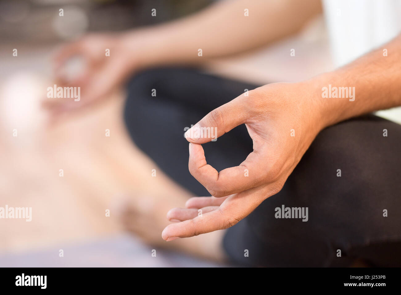 Nahaufnahme des Menschen meditieren Stockfoto