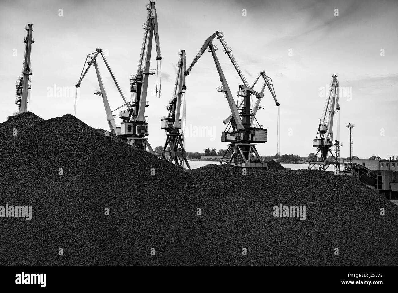 Arbeiten Sie im Hafen Kohle Umschlagterminal. Stockfoto