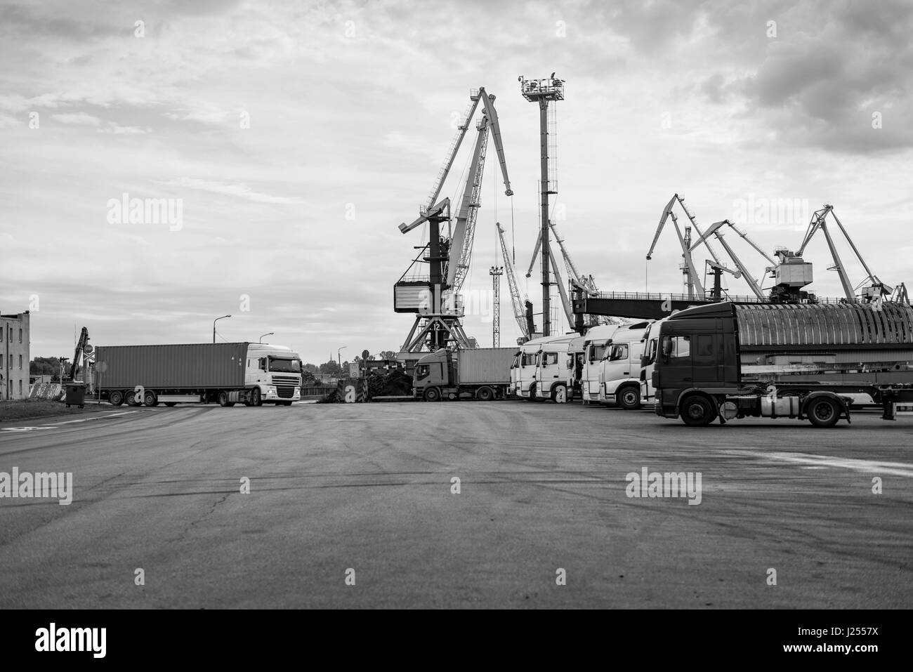 Container-Umschlagplatz. Stockfoto