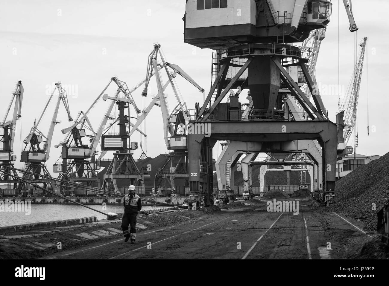 Arbeiten Sie im Hafen Kohle Umschlagterminal. Stockfoto