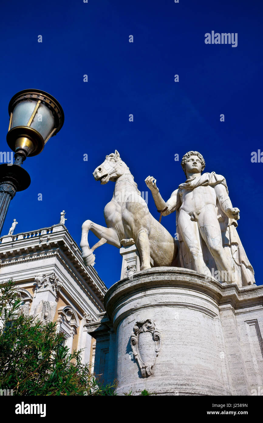 Marmorstatue Skulptur von Dioscurus Castor. Rathaushaus des Kapitols von Rom. Kapitolshügel, Campidoglio. Roma, Latium, Italien, Europa, EU. Stockfoto