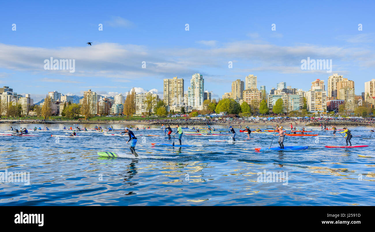 Großen Hacken Sommer Paddel Race, English Bay, Vancouver, British Columbia, Kanada. Stockfoto