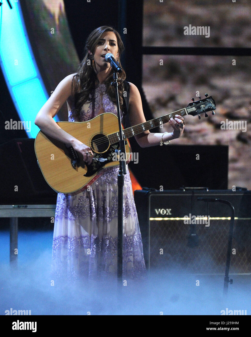 LAS VEGAS, NV - NOVEMBER 20: Mariana Vega führt auf der Bühne während der 15. jährlichen Latin Grammy Awards in der MGM Grand Garden Arena am 20. November 2014 in Las Vegas, Nevada. FMPG/MediaPunch Stockfoto