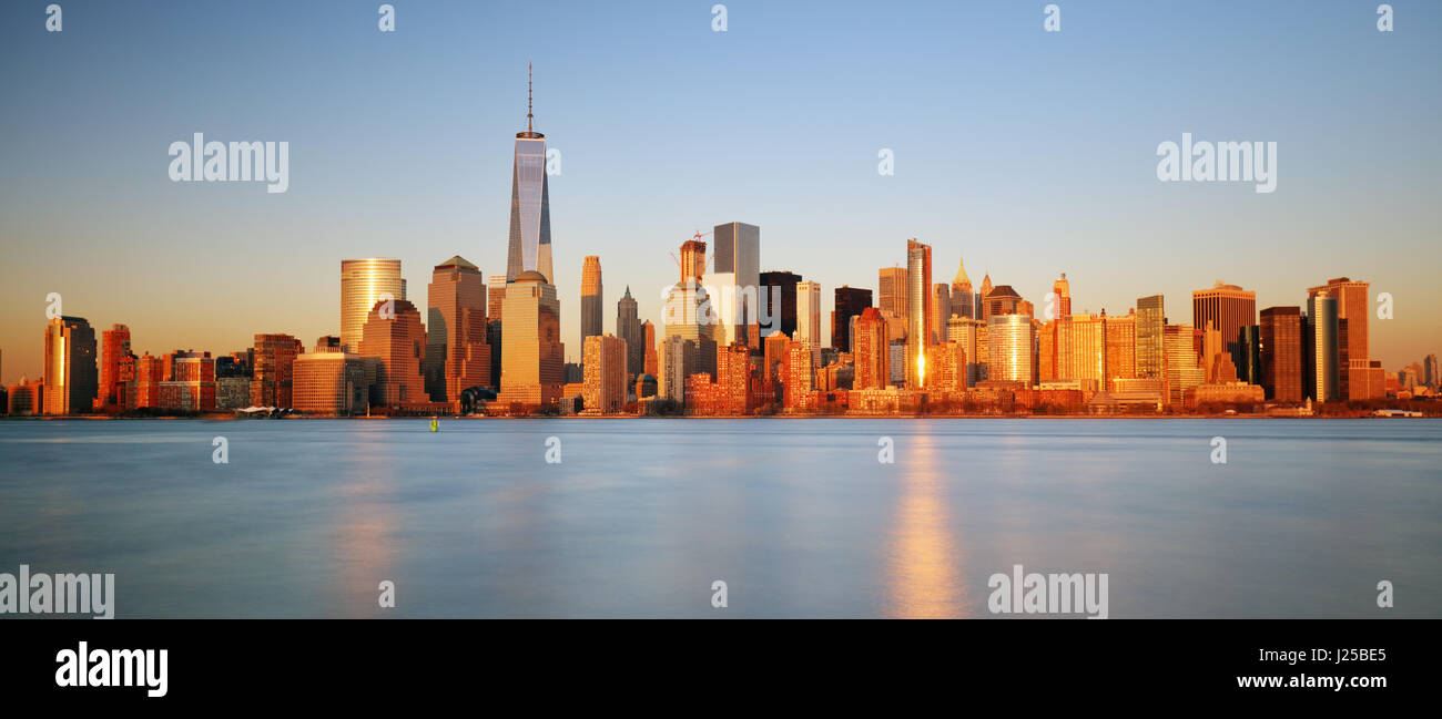 Die Innenstadt von New York Skyline Panorama vom Liberty State Park, USA Stockfoto