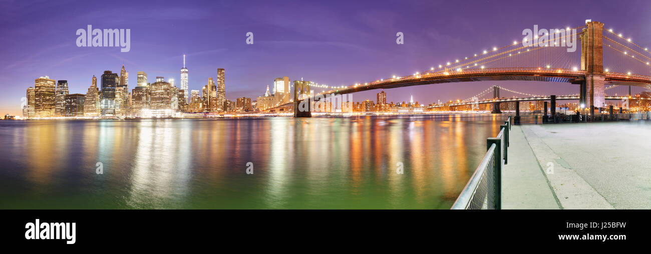New York City Manhattan Skyline Panorama mit Brooklyn Bridge Stockfoto