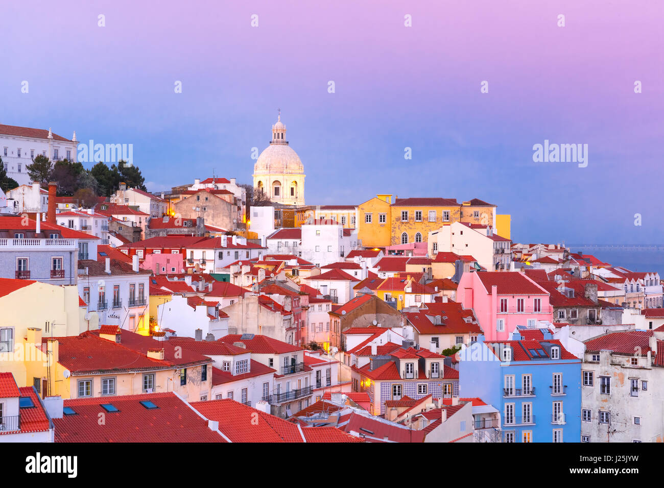 Alfama in der Nacht, Lissabon, Portugal Stockfoto