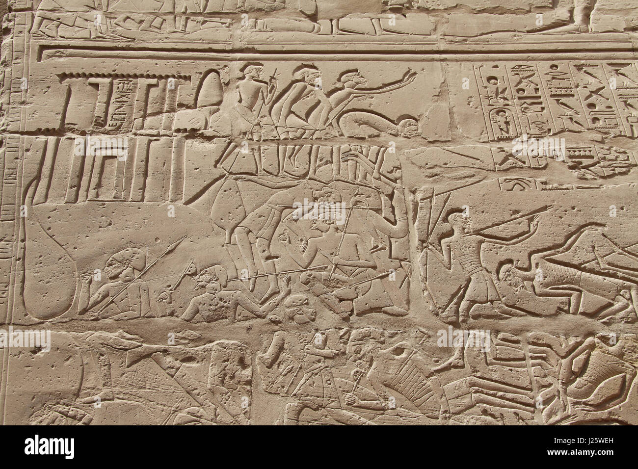 Wandrelief am Karnak-Tempel Stockfoto
