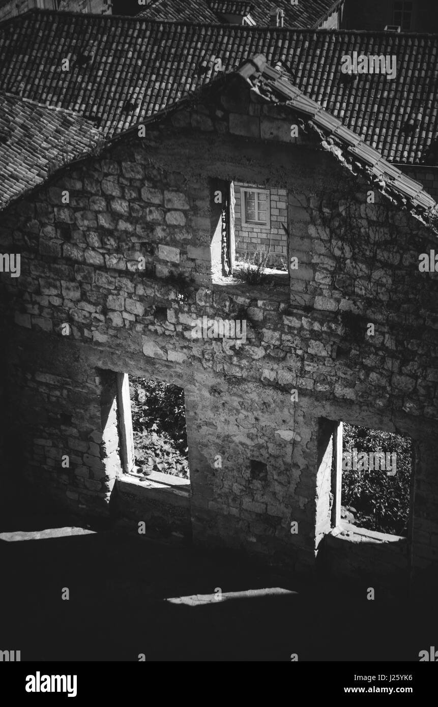Alte Steinmauer und Windows, Dubrovnik, Kroatien Stockfoto Alte Steinmauer und Windows, Dubrovnik, Kroatien Stockfoto