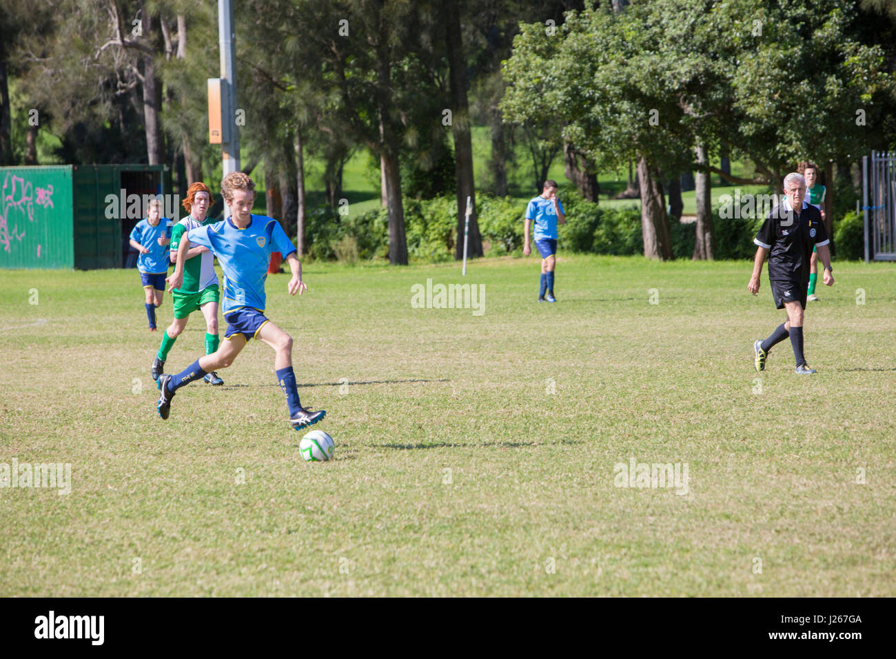 Herren-Fußball-Fußball-Spiel in Sydney Australia, Teil der Manly Warringah Football League gespielt Stockfoto