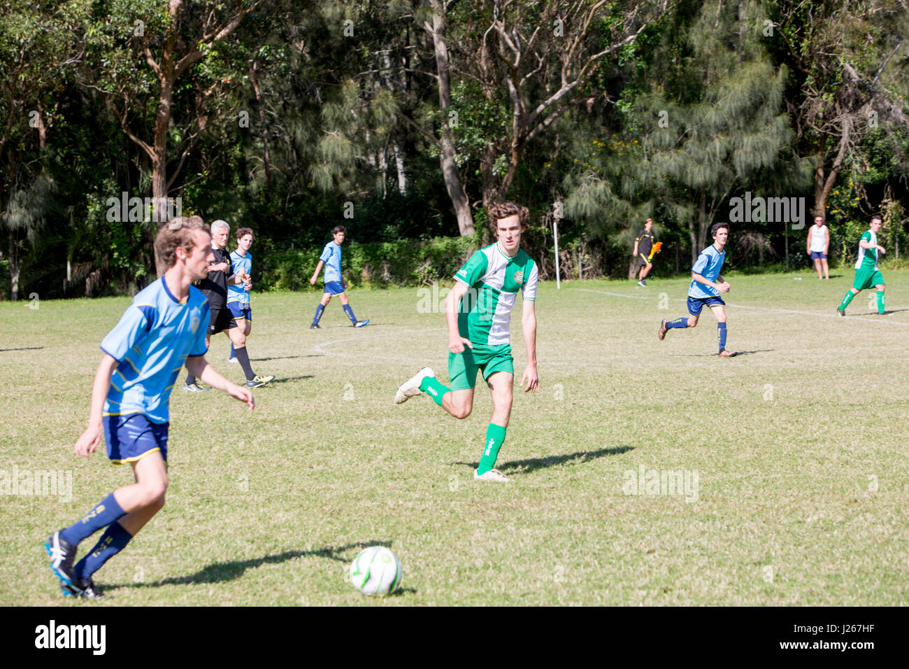 Herren-Fußball-Fußball-Spiel in Sydney Australia, Teil der Manly Warringah Football League gespielt Stockfoto