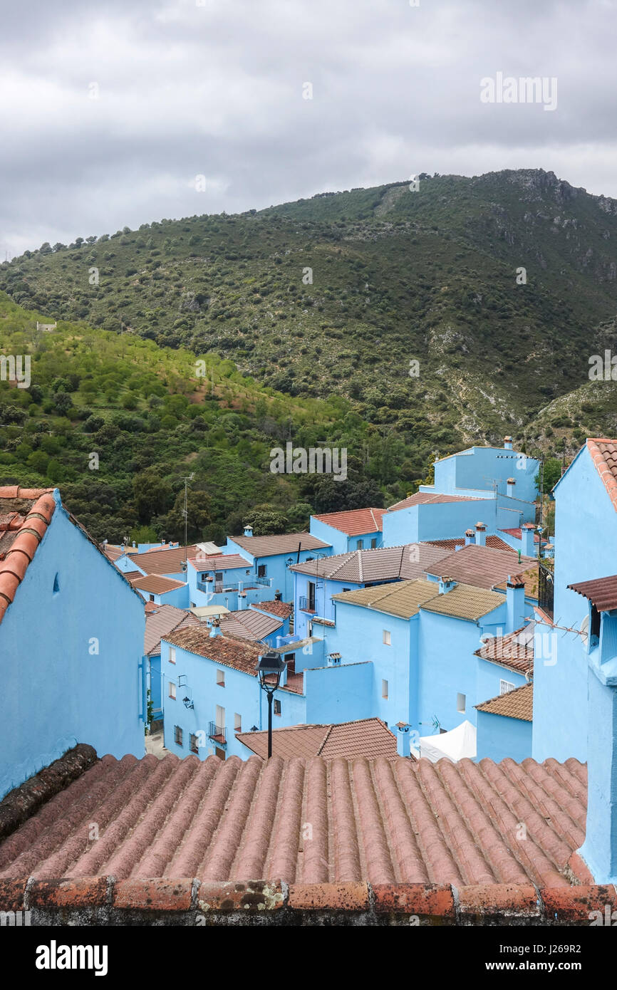 Juzcar Spanien. Smurf village Spanien, spanisches Dorf blau lackiert von Sony, werbebremsung Ihre neuen Schlumpf Film zu fördern, Andalusien, Spanien. Stockfoto