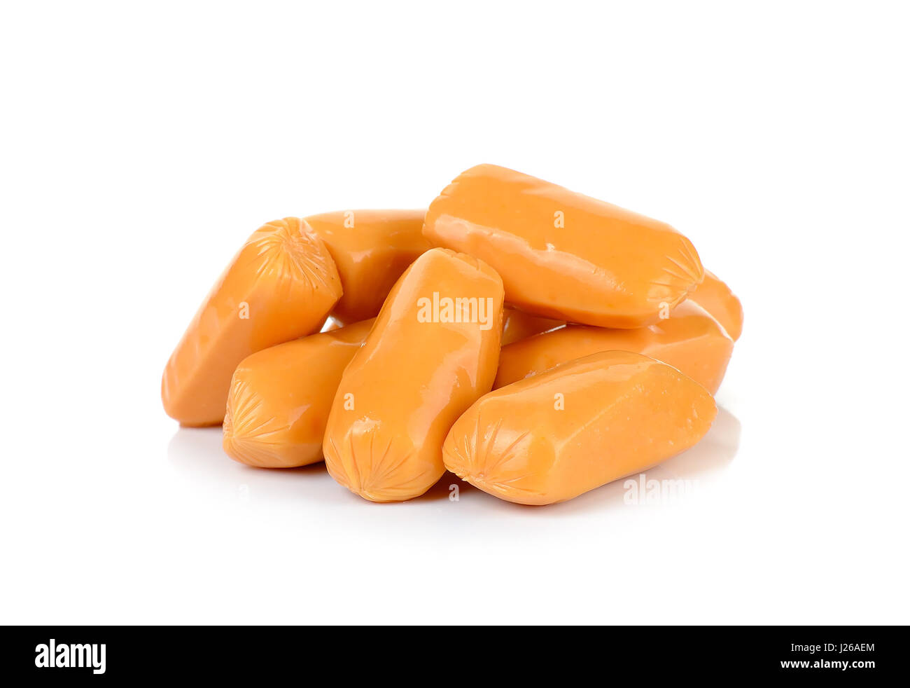 Cocktail-Würstchen auf dem weißen Hintergrund isoliert. Stockfoto