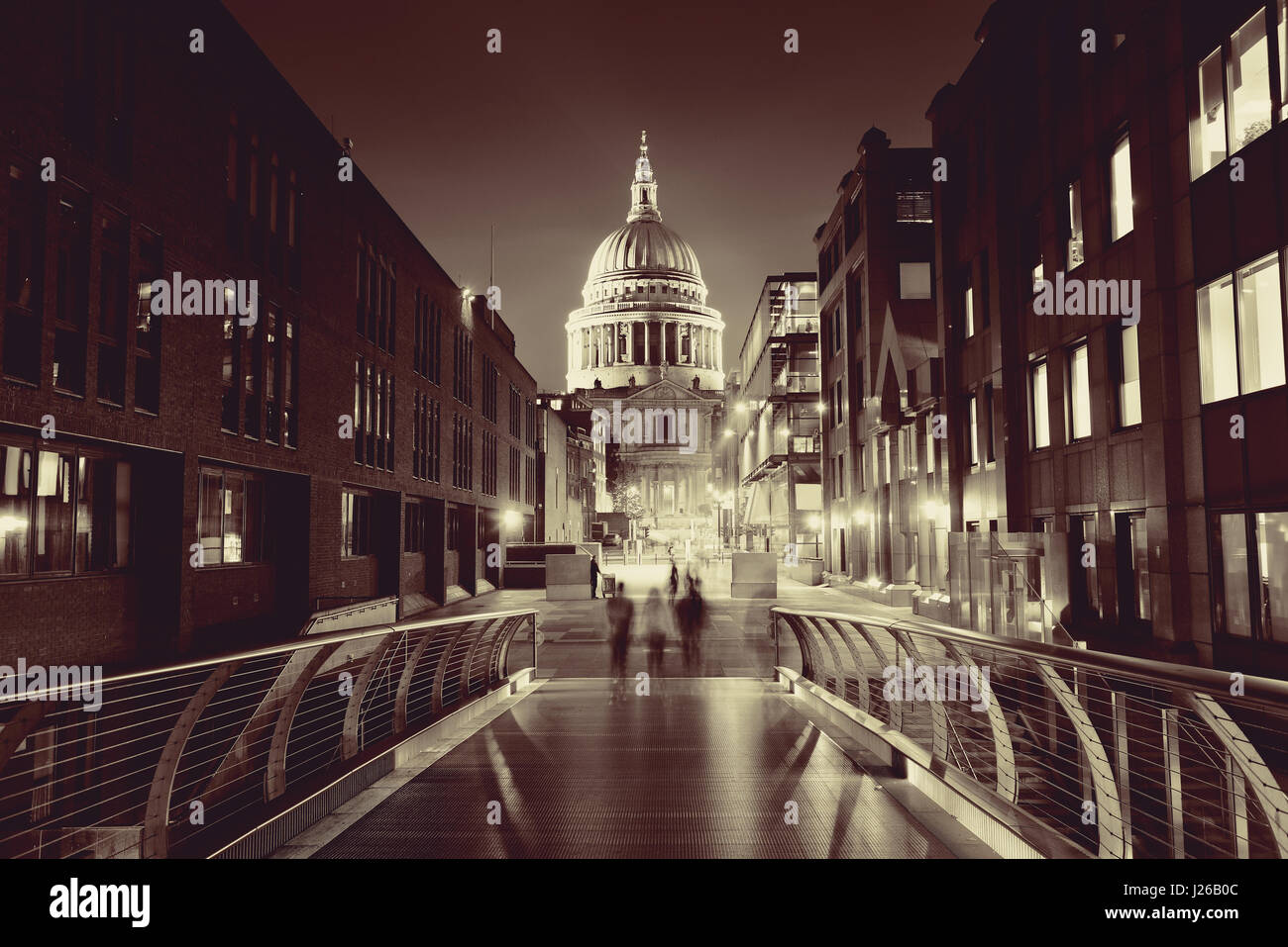 St Pauls Cathedral in London bei Nacht Stockfoto