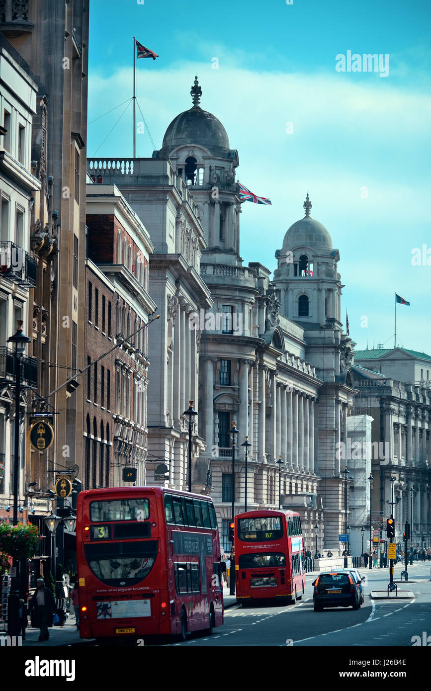 LONDON, UK - 27. September: London Street View mit hohen Verkehrsaufkommens am 27. September 2013 in London, Vereinigtes Königreich. London ist die Hauptstadt und meistbesuchte Stadt der Welt Stockfoto