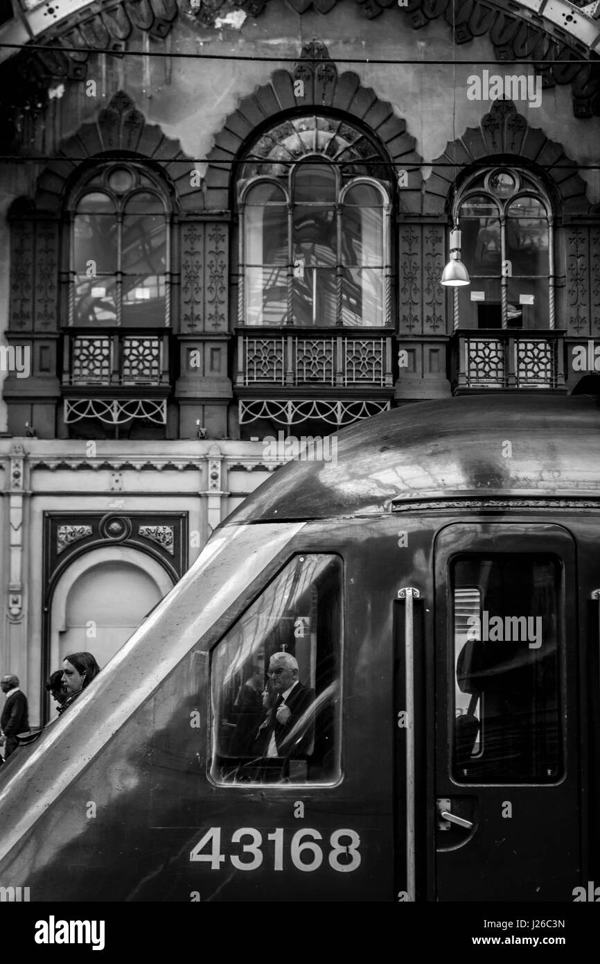 Zug wartet ein Paddington Station Stockfoto