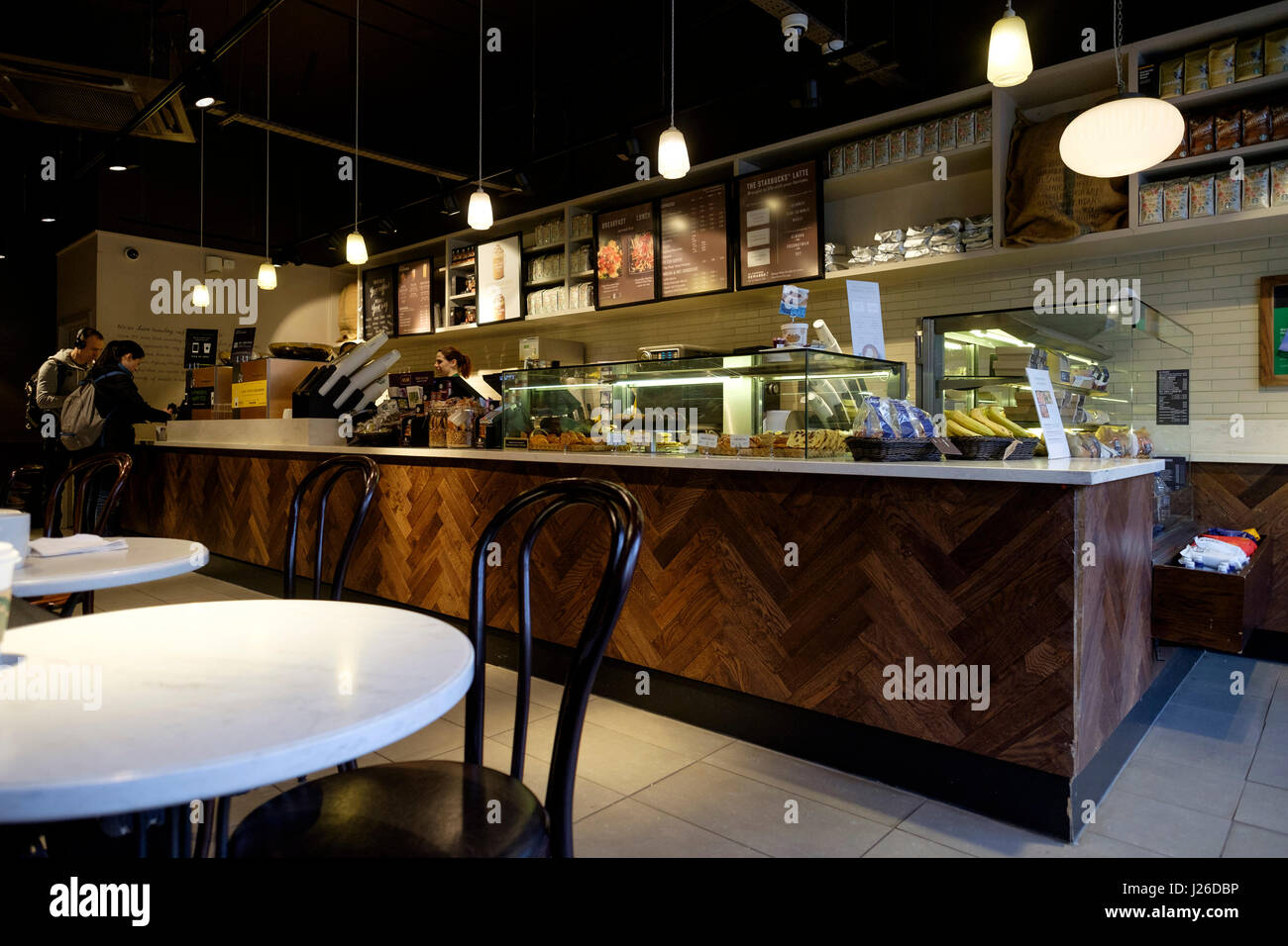 Starbucks Coffee Shop in 202 Haverstock Hill, London, England, UK, Europa Stockfoto