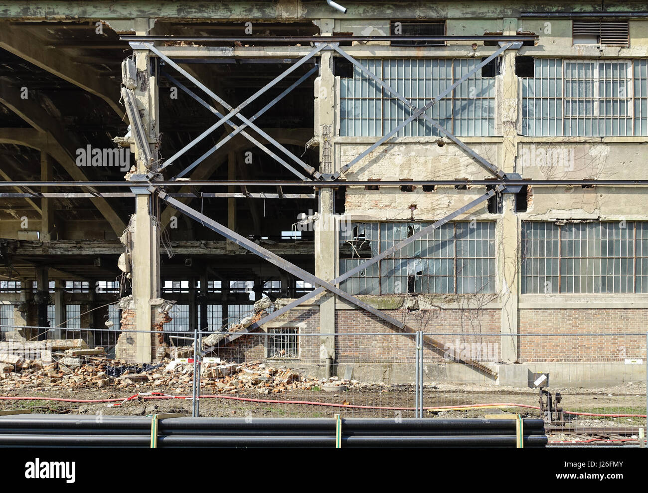 Wien, Arsenal, Abbrucharbeiten eines der Sogenannten Panzerhalle Stockfoto