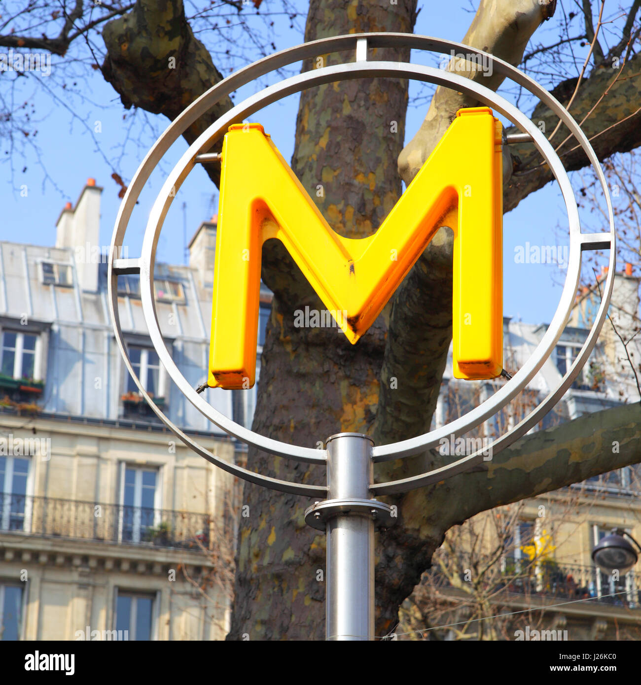 Paris, Frankreich - 5. März 2011: Nahaufnahme von Paris Metro Zeichen Stockfoto