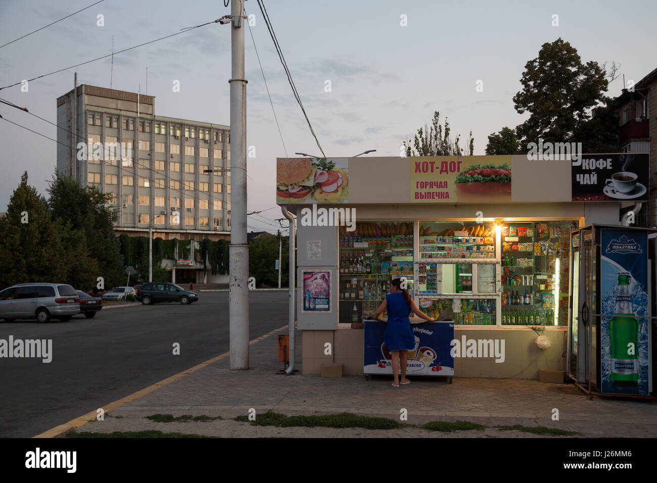 Tiraspol, Moldau, Kiosk auf dem Bahnhofsvorplatz Stockfoto