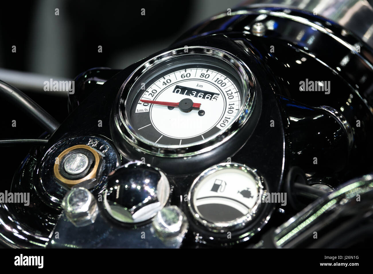Sport-Motorrad-Control-Panel mit Tachometer und Drehzahl Zähler. Nahaufnahme auf Tacho. Stockfoto