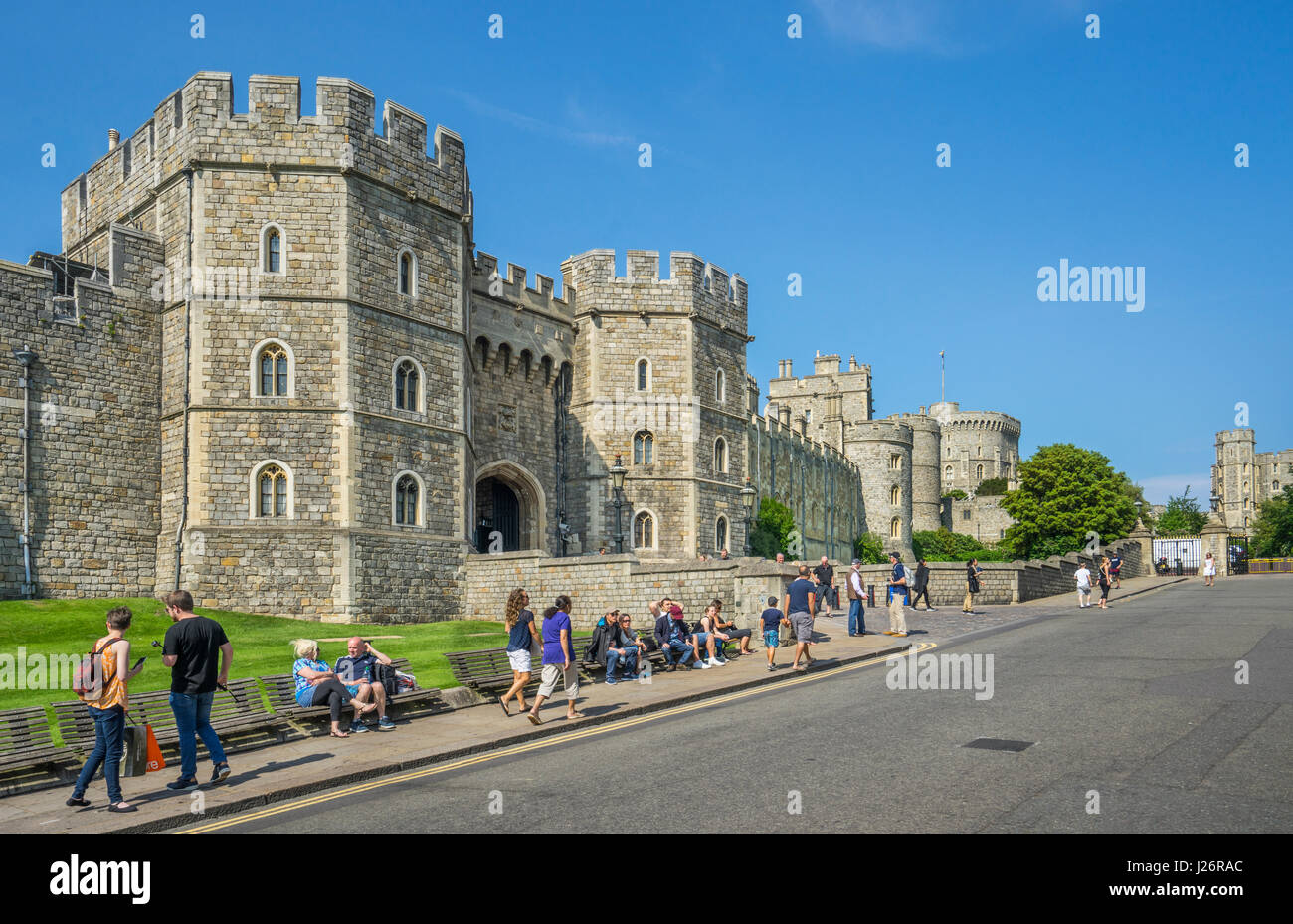United Kingdom, England, Berkshire, Windsor Castle Lower Ward, Ansicht des Henry-VIII-Gateways Stockfoto