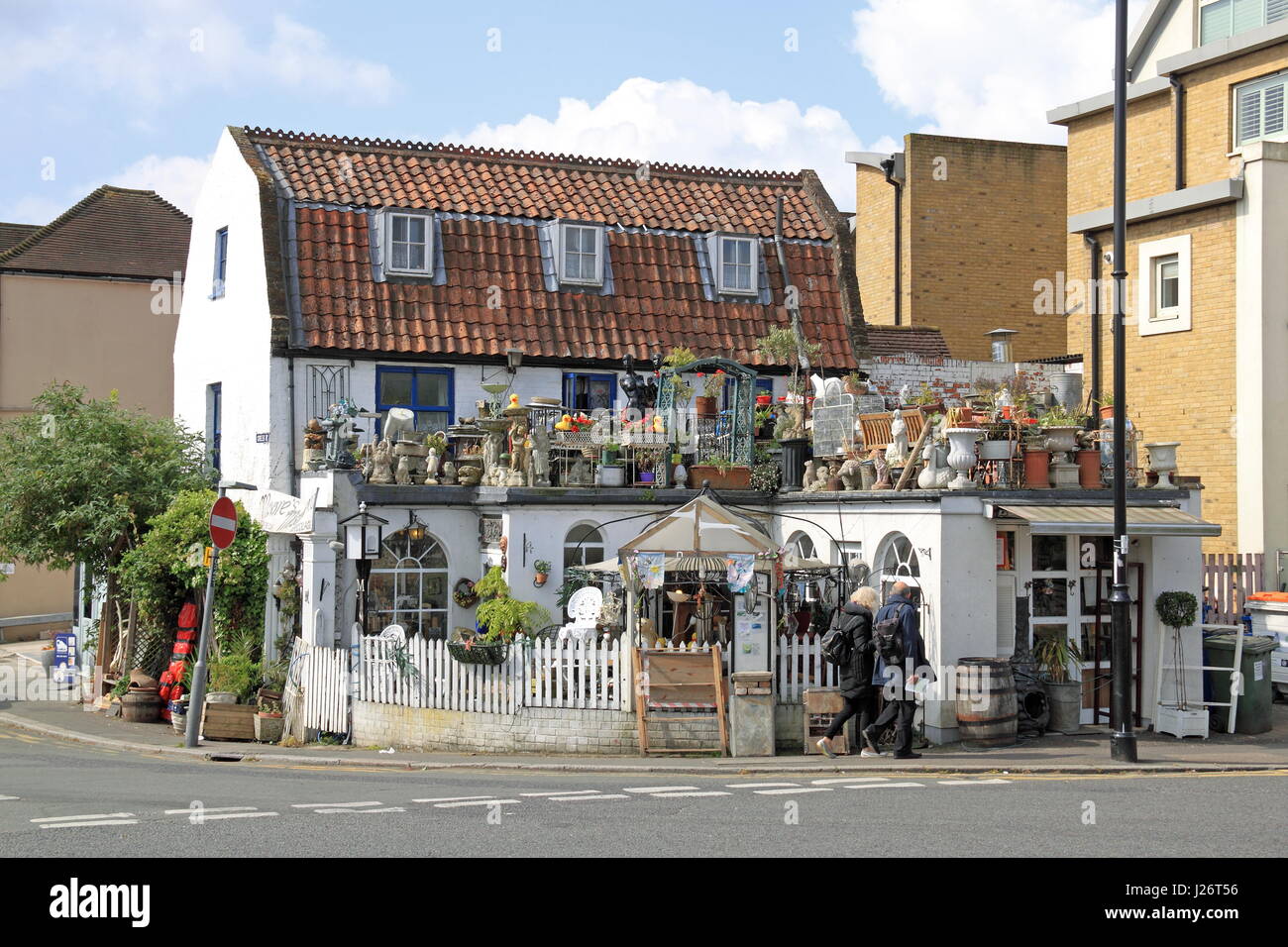 Moores Miscellanea (sic) Bricolage Antik shop, Creek Road, Hampton Court, East Molesey, Surrey, England, Großbritannien, Deutschland, UK, Europa Stockfoto