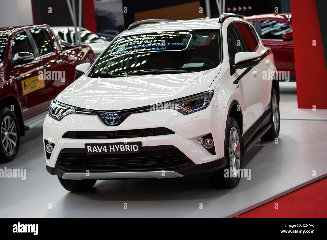 Belgrad, Serbien - 23. März 2017: Neue Toyota RAV4 Hybrid präsentiert auf Belgrad 53. Internationalen Automobilausstellung - MSA (OICA). Stockfoto