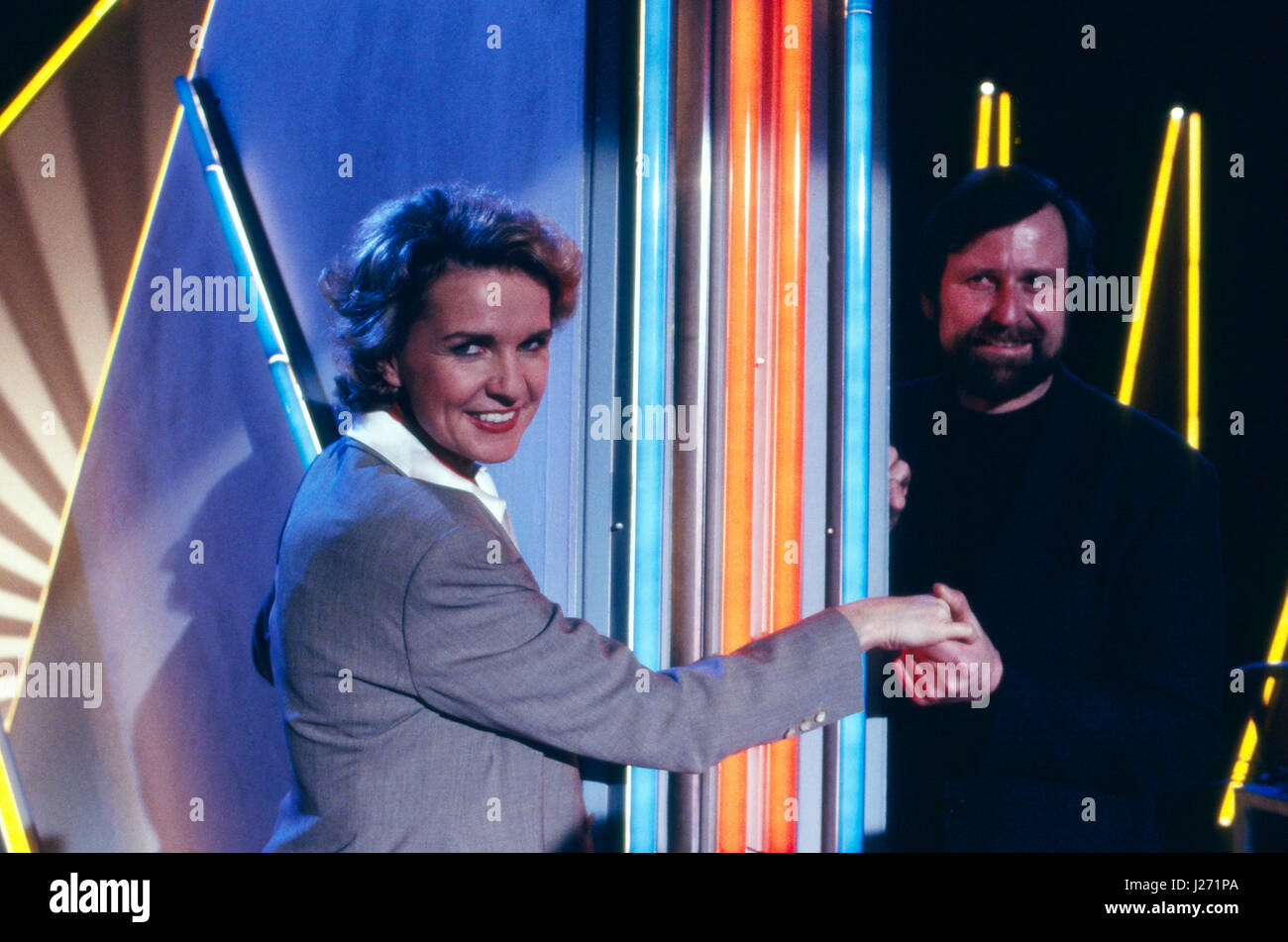 Die deutsche Moderatorin und Romania Hera Lind moderiert die Show Die deutsche Moderatorin und Romania Hera Lind moderiert die Show