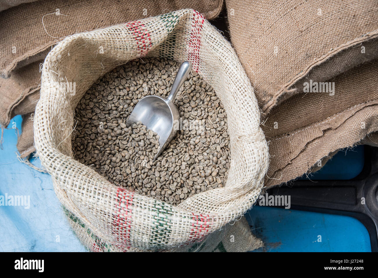 Säcke Kaffeebohnen in ein Kaffee-Importeurs Lager Stockfoto